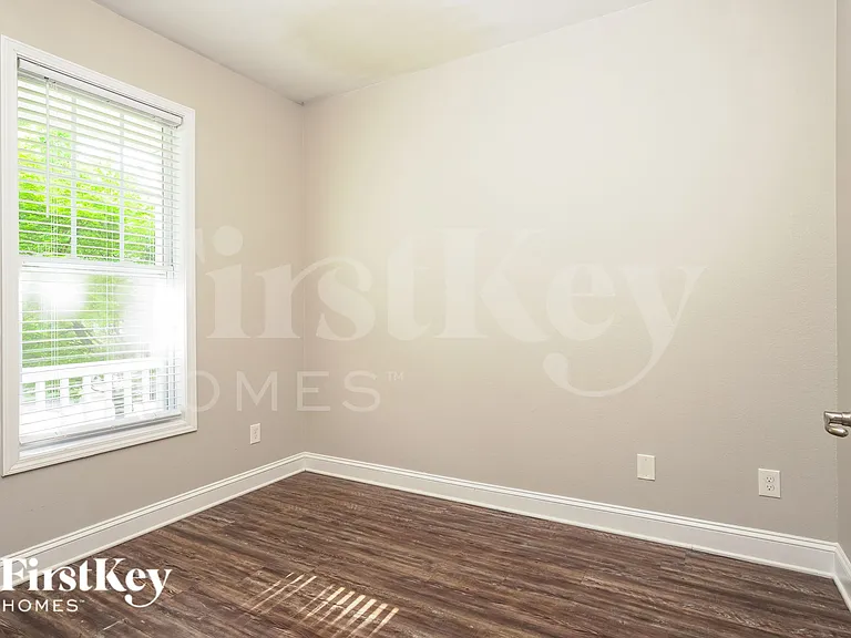 221 Bridgewater Dr — Photo 16