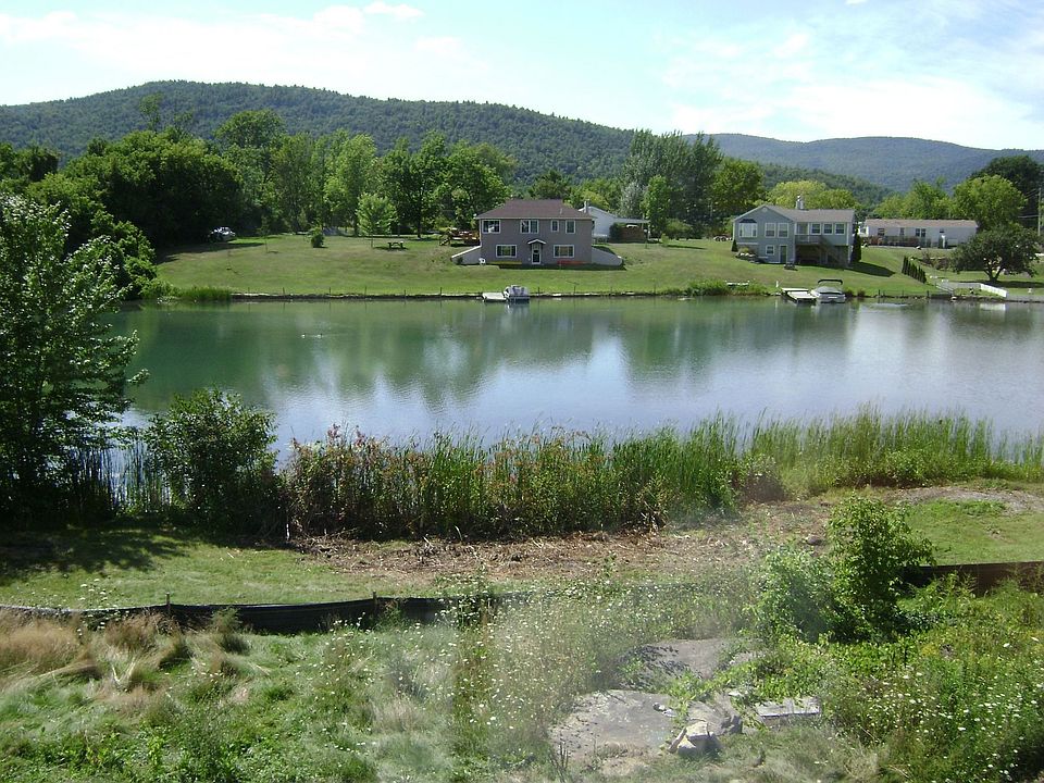 Flat lot to water