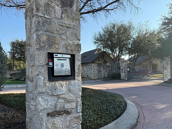 3rd image of 3607 Cypress Cpe