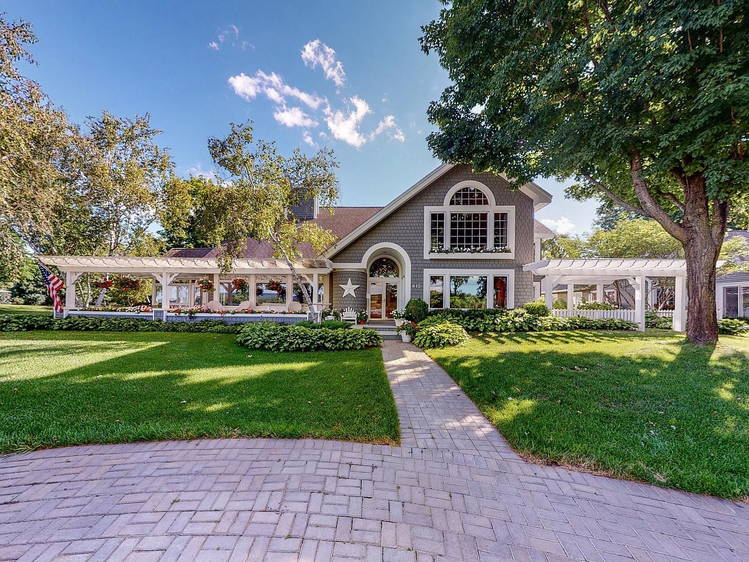 612 Lawrence Blvd E Wabasha Mn 55981 Mls 5631454 Zillow