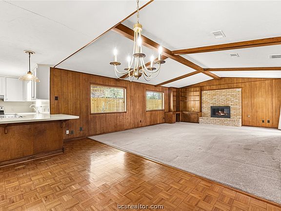 2nd image of 3100 Camelot Dr