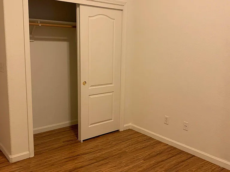 2832 E Cromwell Ave — Photo 18