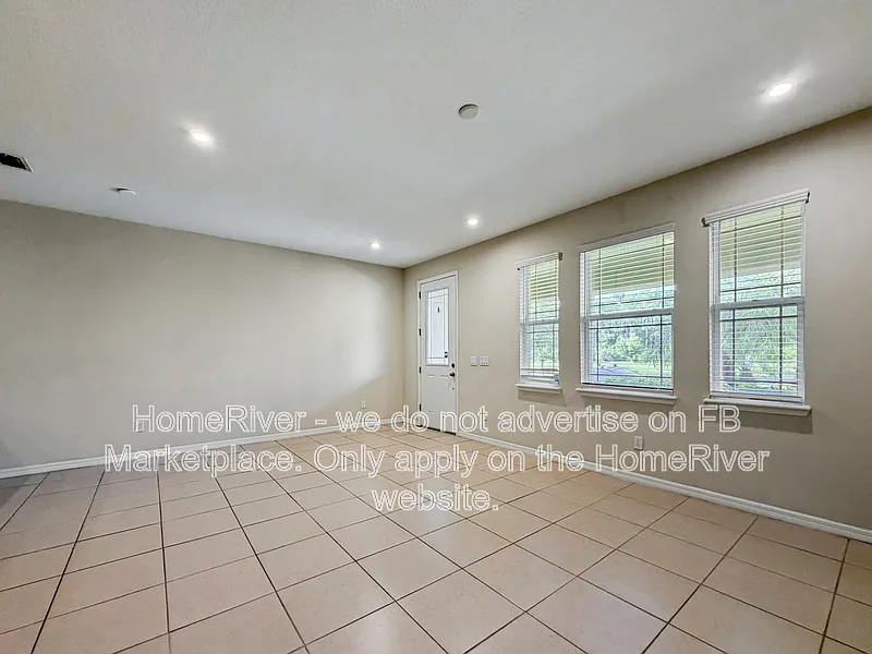 3 bed, 2.5 bath, 1665 sqft, $2,295 — Photo 3