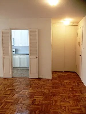 Rented by Prime Realty | media 8