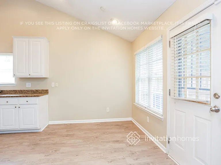 4890 Larkspur Ln — Photo 10
