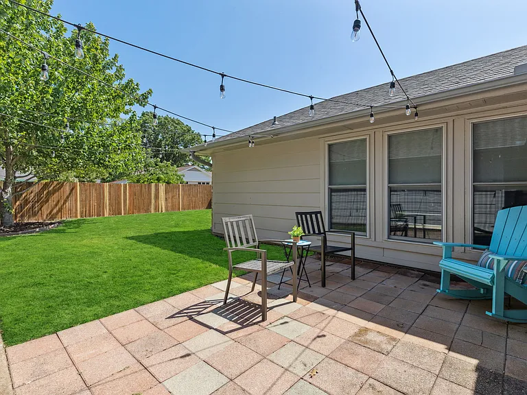 1819 Auburn Dr — Photo 25
