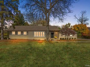 23050 W Thirteen Mile Rd, Bingham Farms, MI 48025