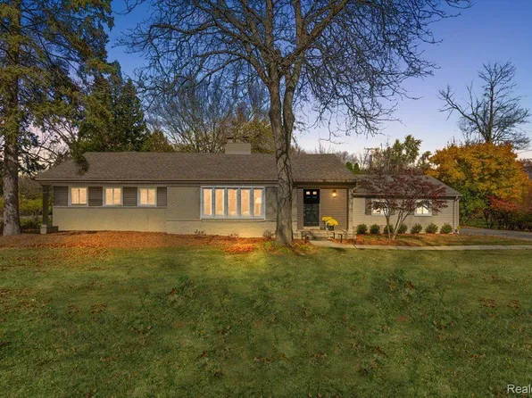 23050 W Thirteen Mile Rd, Bingham Farms, MI 48025