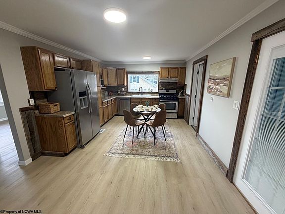 4th image of 234 Chestnut St