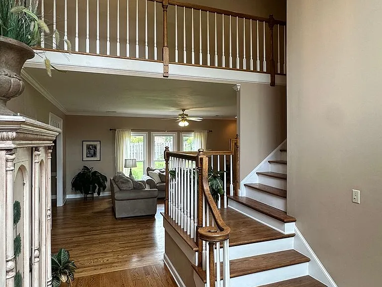 1842 Swynford Ln — Photo 2