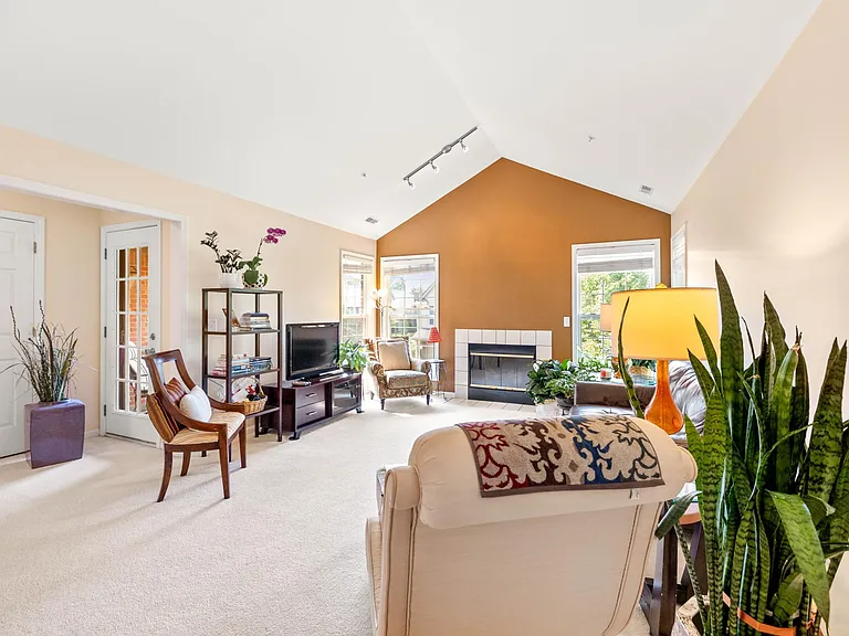28373 Carlton Way Dr — Photo 6