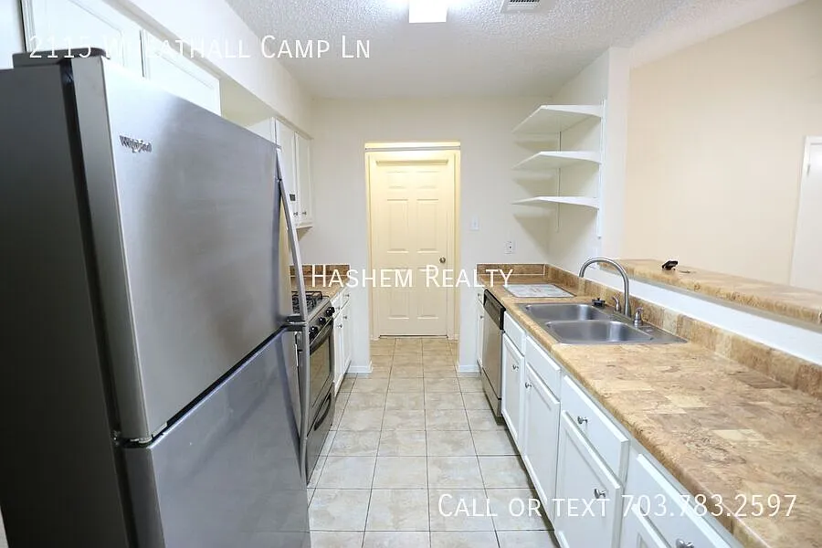 Lovely 2 Bedroom 2 Bath Home Available Now! — Photo 2
