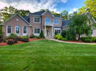 8 Easy St, Windham, NH 03087