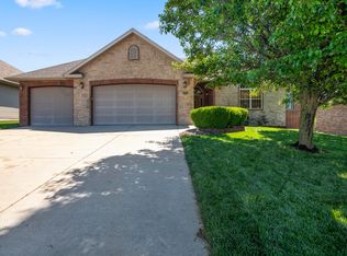 3746 N Croswell Avenue, Springfield, MO 65803