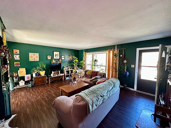 3rd image of 114 Essex St