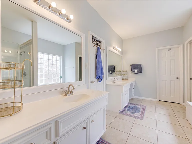 5911 Canyon Brook Ct — Photo 10