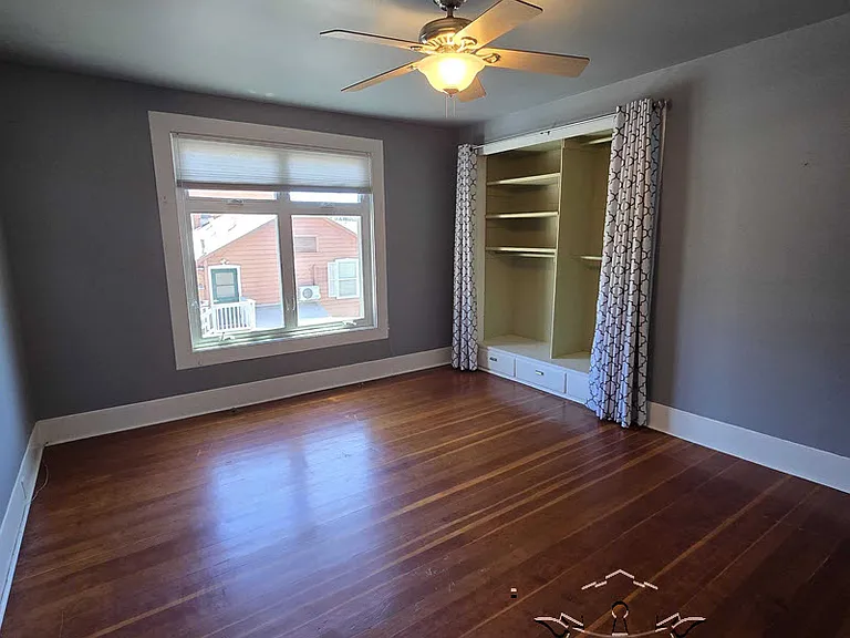 210 N Auburn St — Photo 34