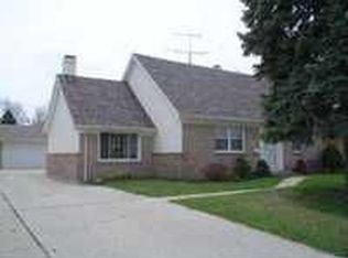 3136 Stafford Dr, Oregon, OH 43616