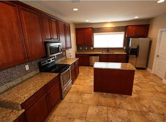 4th image of 9840 Winchester Dr N