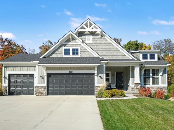 3899 Autumn Acres Dr, Rockford, MI 49341