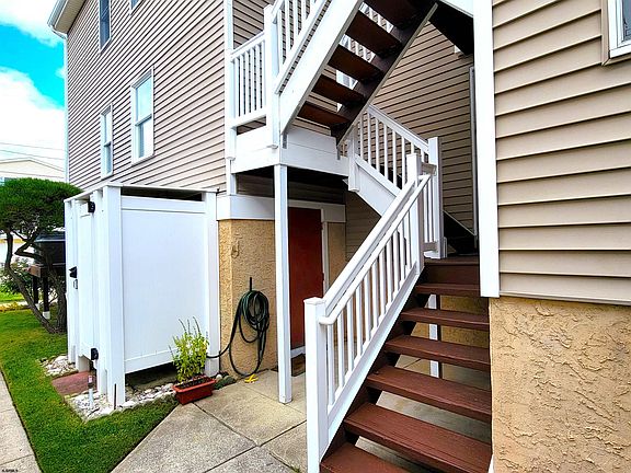 2nd image of 3142 Haven Ave #2