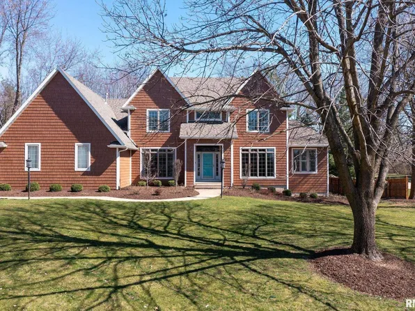 4631 School House Rd, Bettendorf, IA 52722