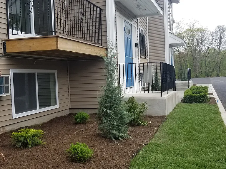 River Breeze Luxury Apartments
(2018 Entrance / Intercom / Amazon Key)