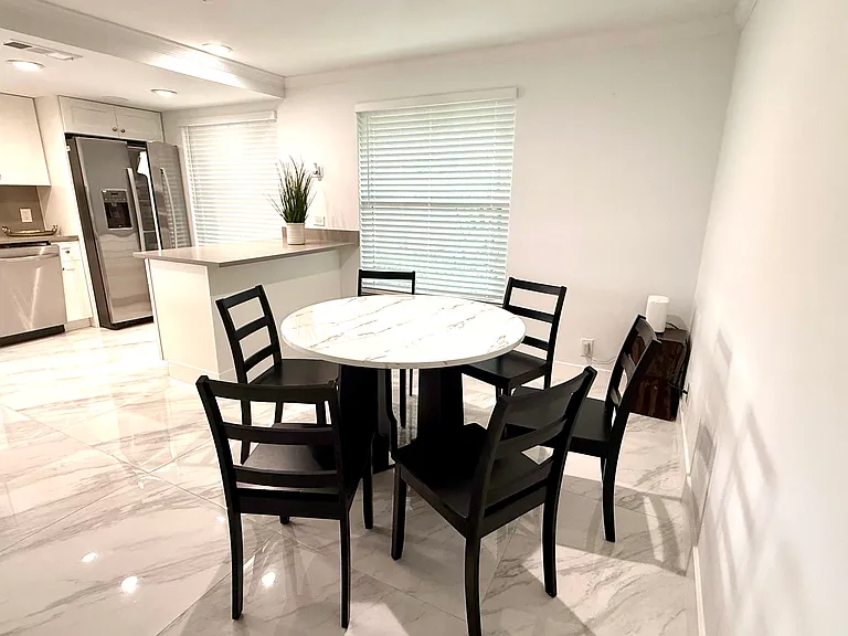 455 Bayside Ave — Photo 4