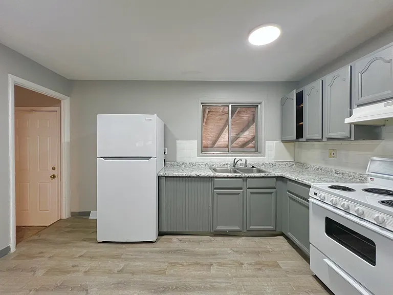 1201 Baron Ave — Photo 7