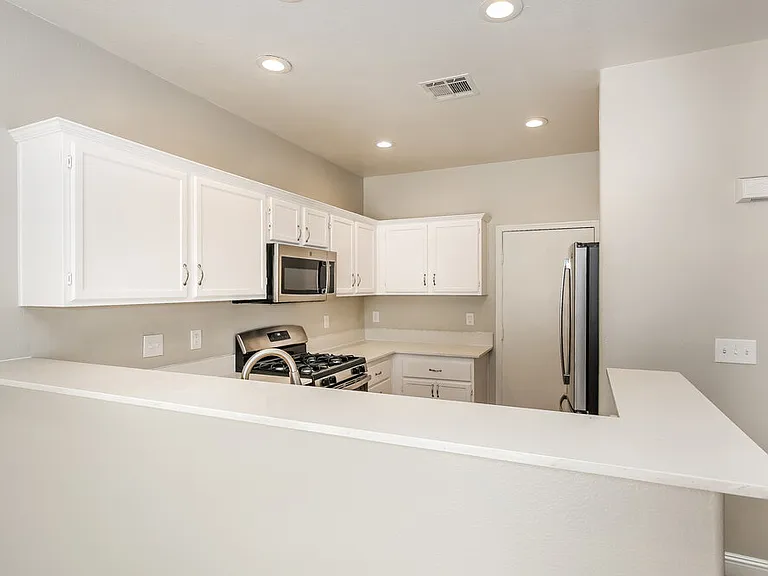 1022 Shades End Ave — Photo 8