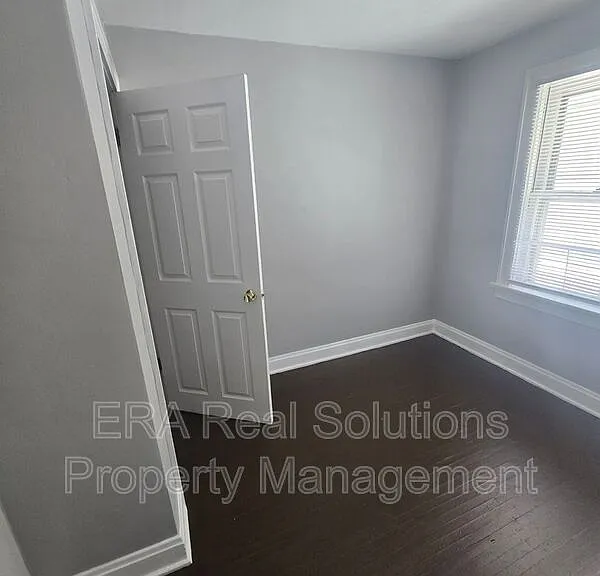 54 N Ogden Ave — Photo 22