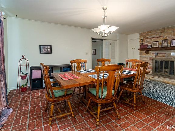 4th image of 383 Park Ln