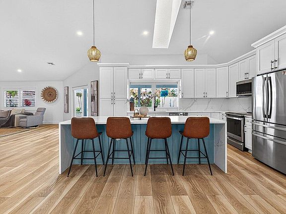 4th image of 8331 SE Quail Ridge Way