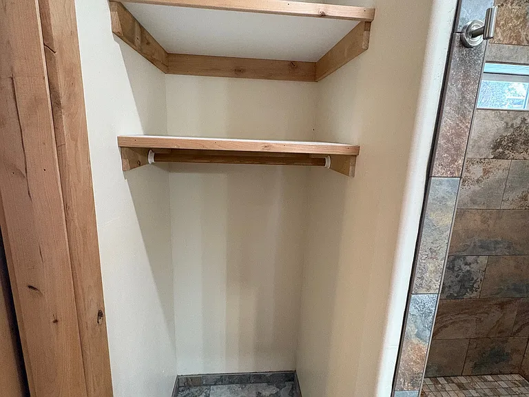 closet left