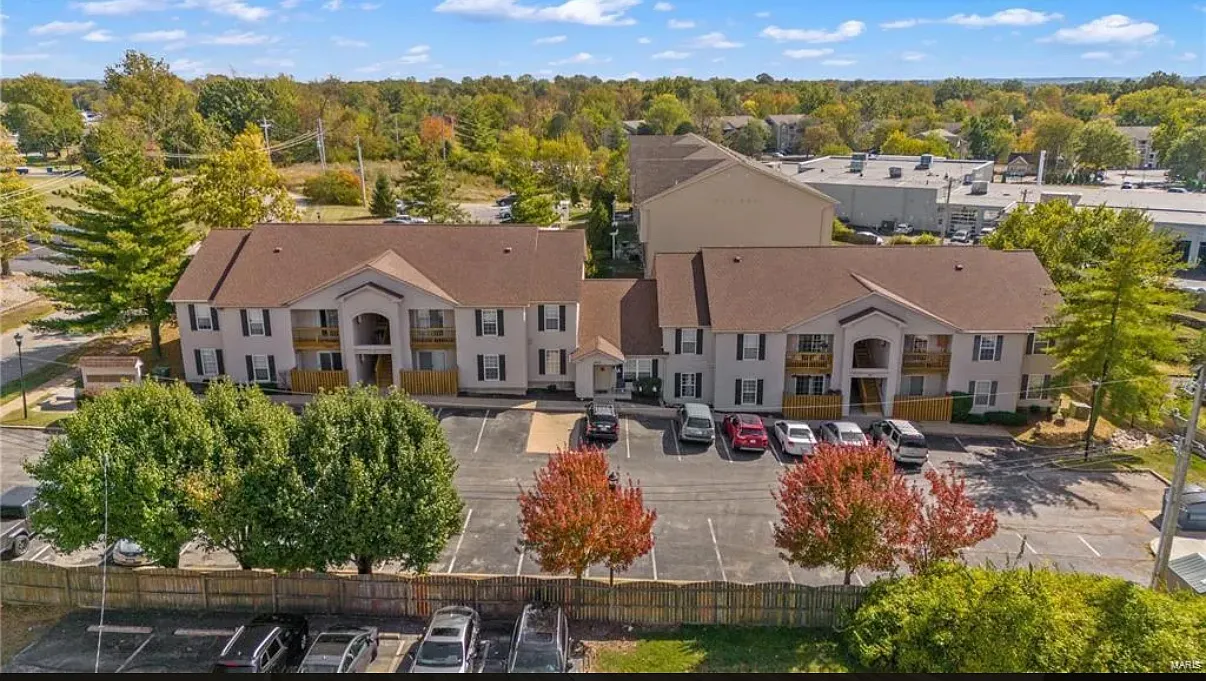 2 bed, 900 sqft, $1,350 — Photo 1