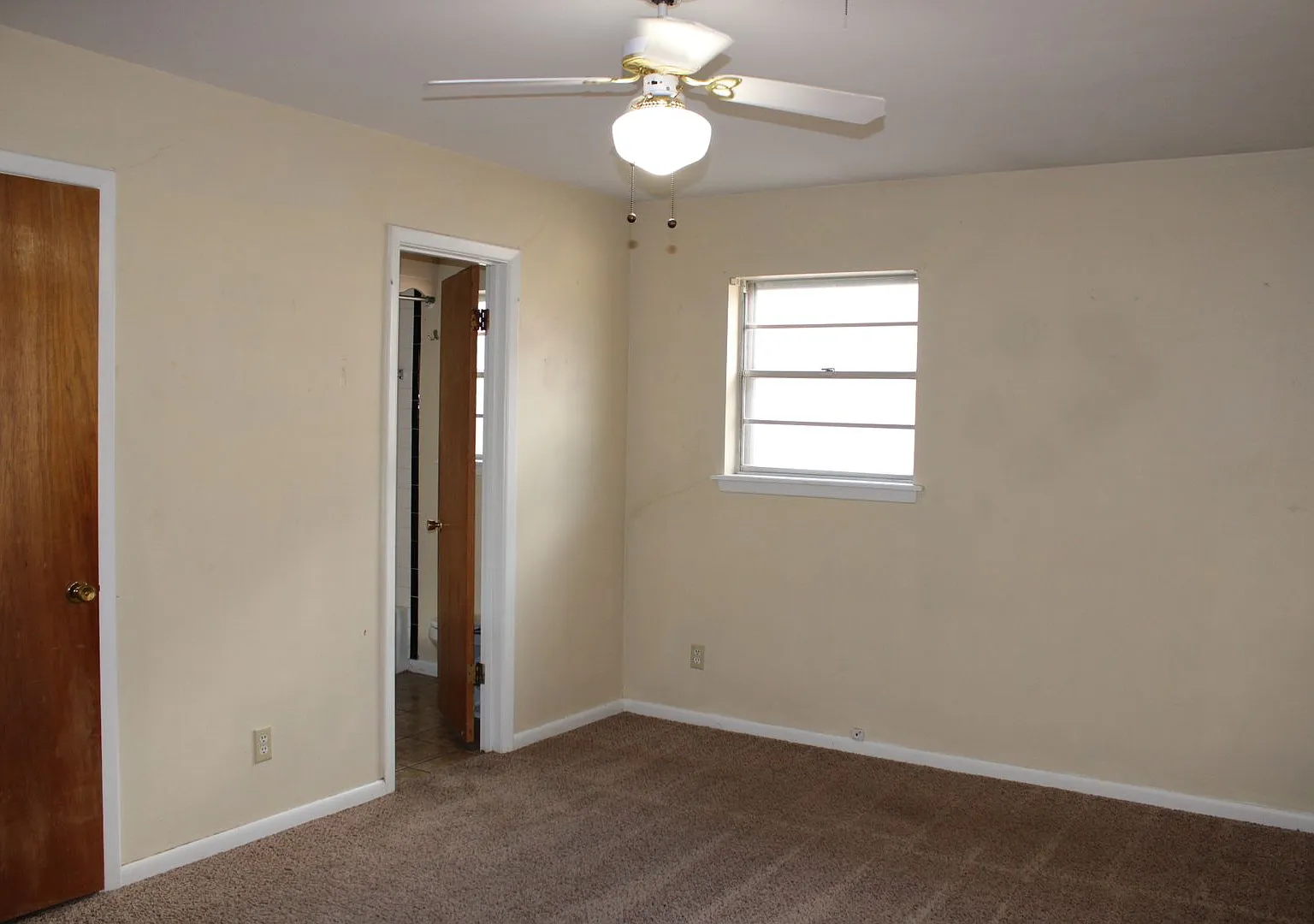 3 Bedroom, 2 Bathroom, 1 Car Garage with Large Backyard! — Photo 2