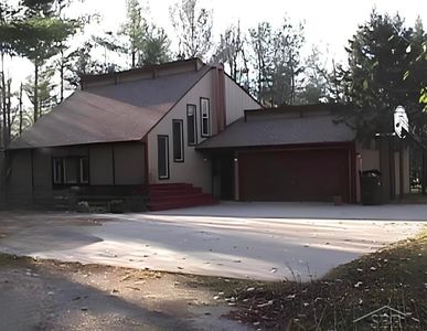 5760 S Huron Rd, Pinconning, MI, 48650