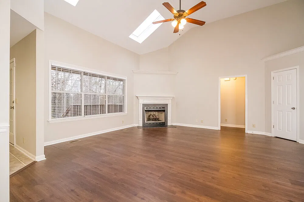 4 bed, 2.0 bath, 2530 sqft, $2,575 — Photo 2