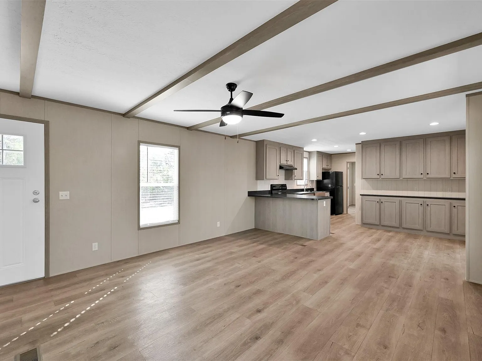3 bed, 2.0 bath, 1152 sqft, $1,295 — Photo 4