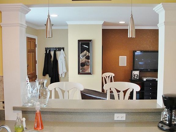 5th image of 209 N Lombard Ave