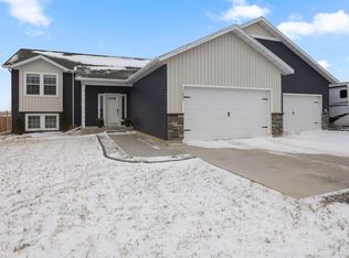13683 Hawthorn Loop NW, Williston, ND 58801
