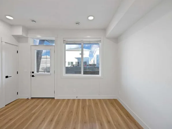 10060 SE 46th St NE #112, Calgary, AB T3J 2H8