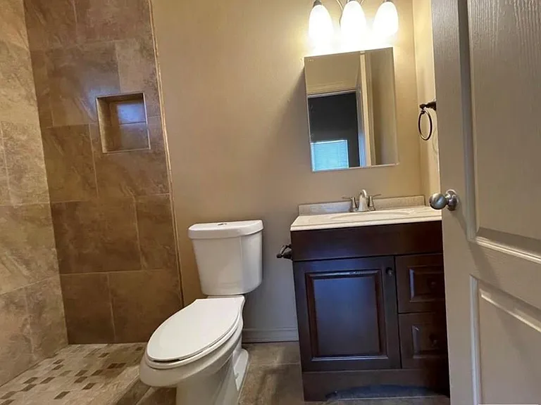 2459 Salerno Dr — Photo 16