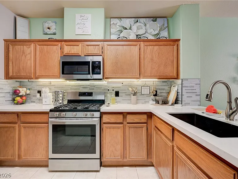2050 Los Feliz St #183 — Photo 20