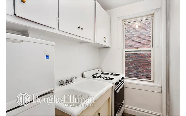 Rented by Douglas Elliman | media 25