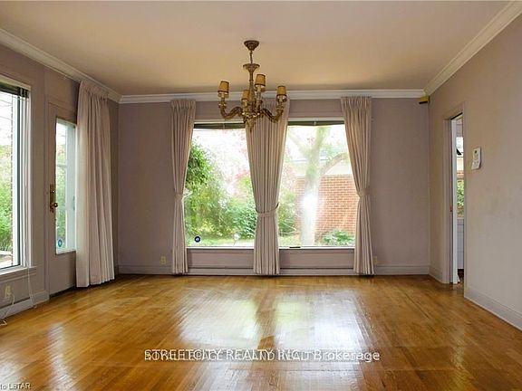 4th image of 1517 Gloucester Rd