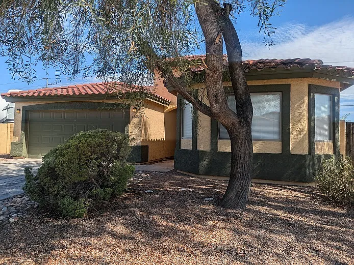 4 bed, 1938 sqft, $1,795 — Photo 3