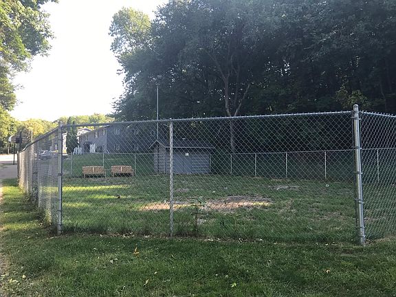 4th image of 121 Huntington Dr