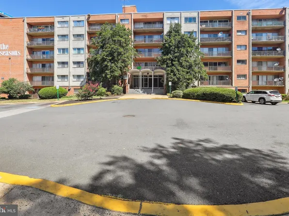 5851 Quantrell Ave APT 202, Alexandria, VA 22312