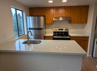 929 N 98th St APT 42, Seattle, WA 98103